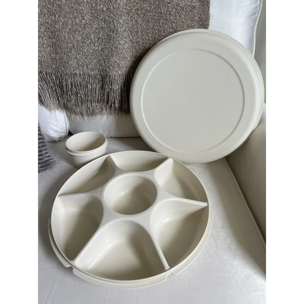 Tupperware vintage round